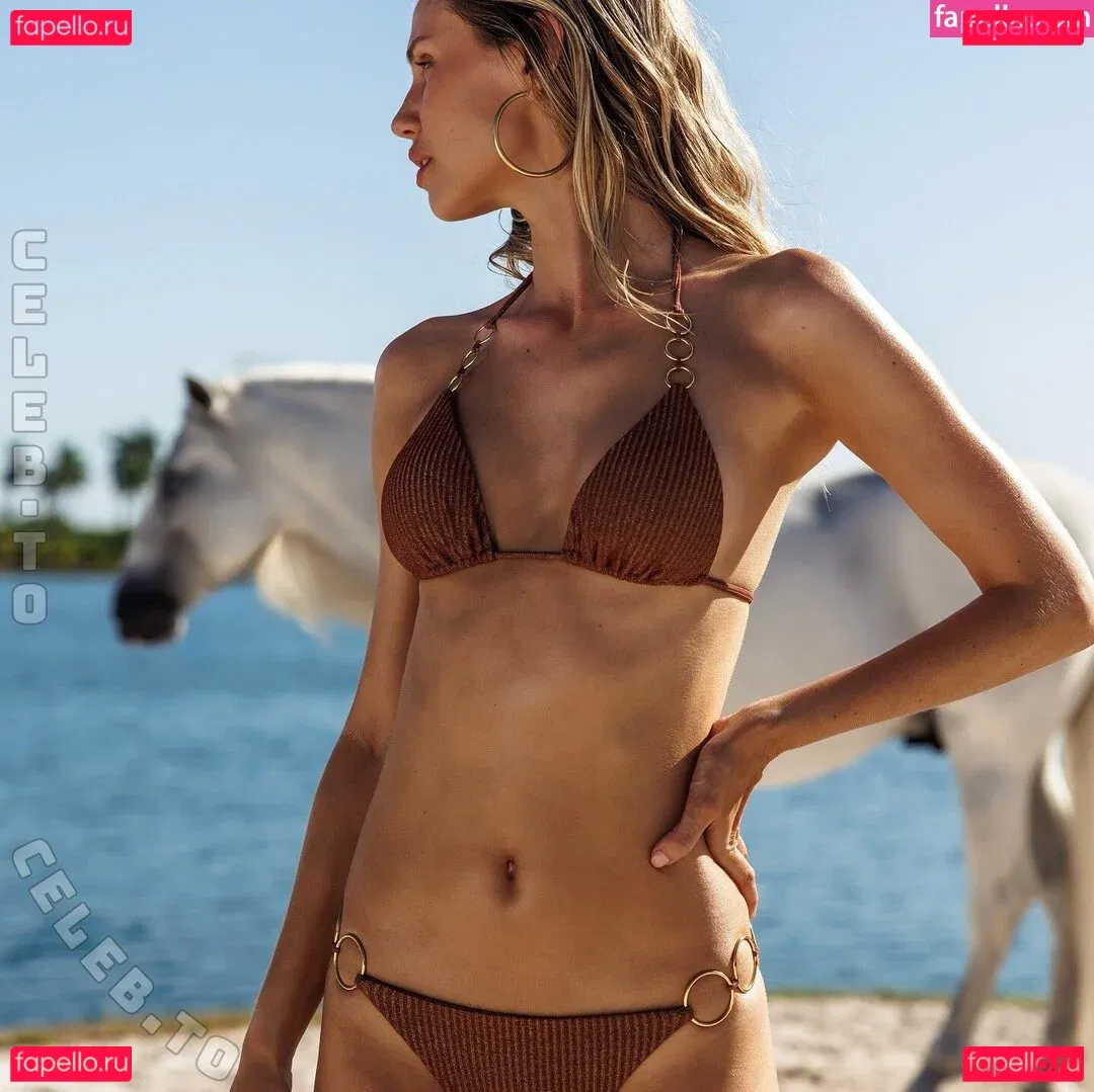 Scarlett Leithold Onlyfans Photo Gallery 