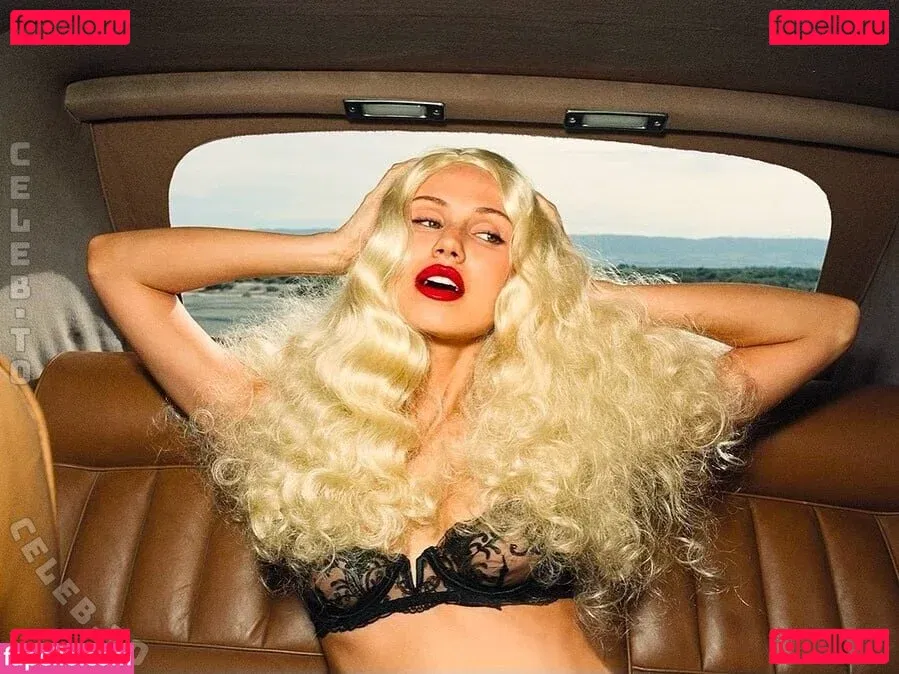 Scarlett Leithold Onlyfans Photo Gallery 