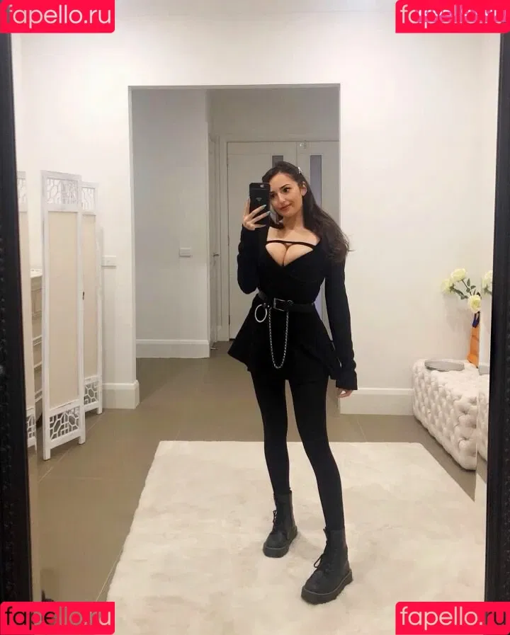 Sonia Ferraro Onlyfans Photo Gallery 