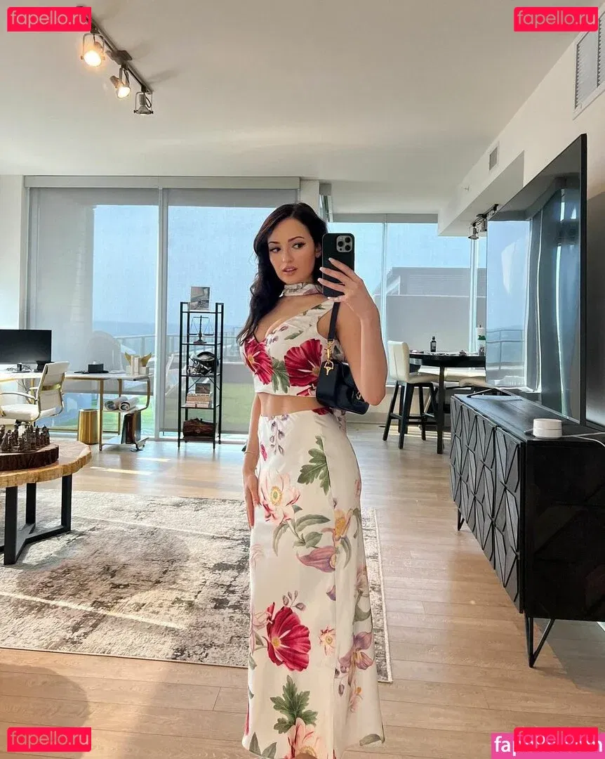 Sonia Ferraro Onlyfans Photo Gallery 