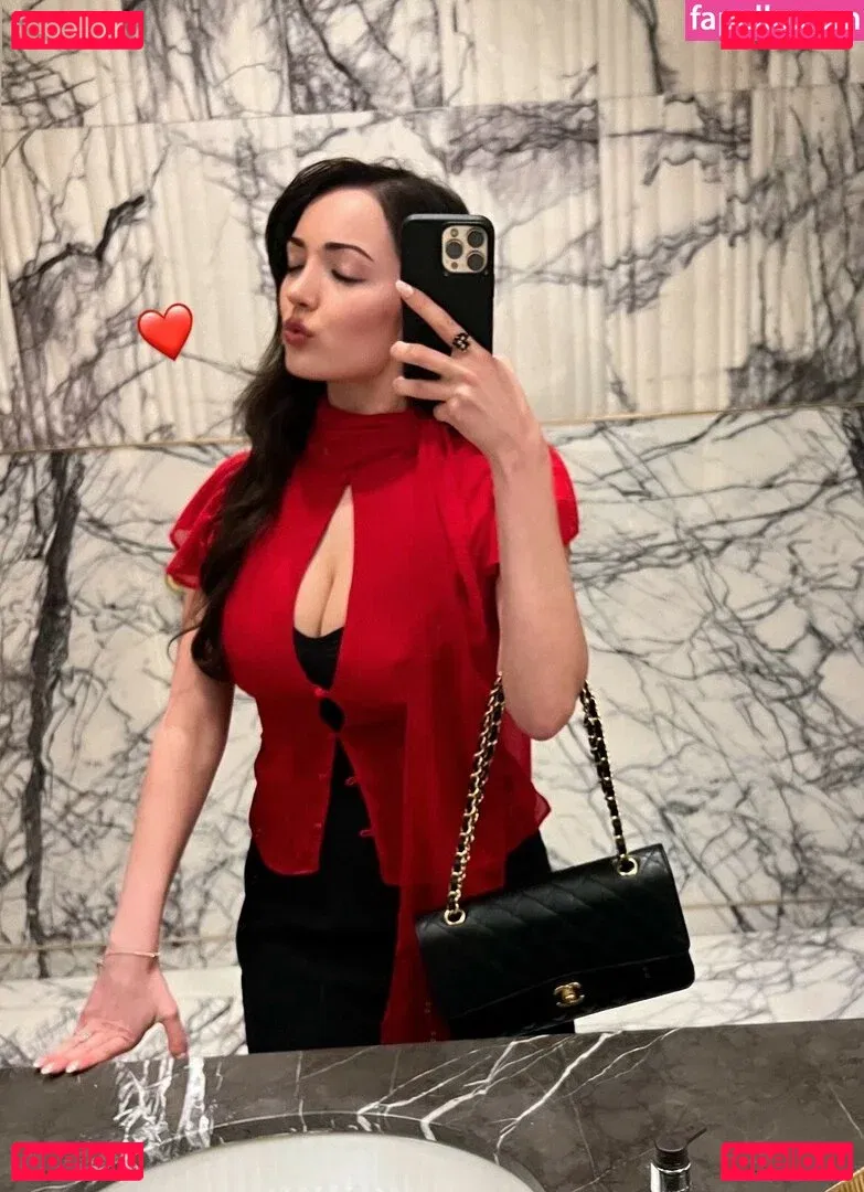 Sonia Ferraro Onlyfans Photo Gallery 