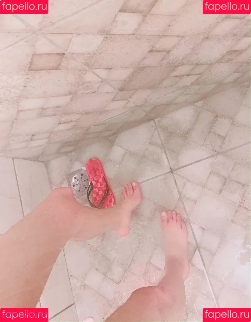 Me1adinha Onlyfans Photo Gallery 