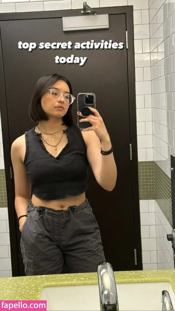 Me1adinha Onlyfans Photo Gallery 