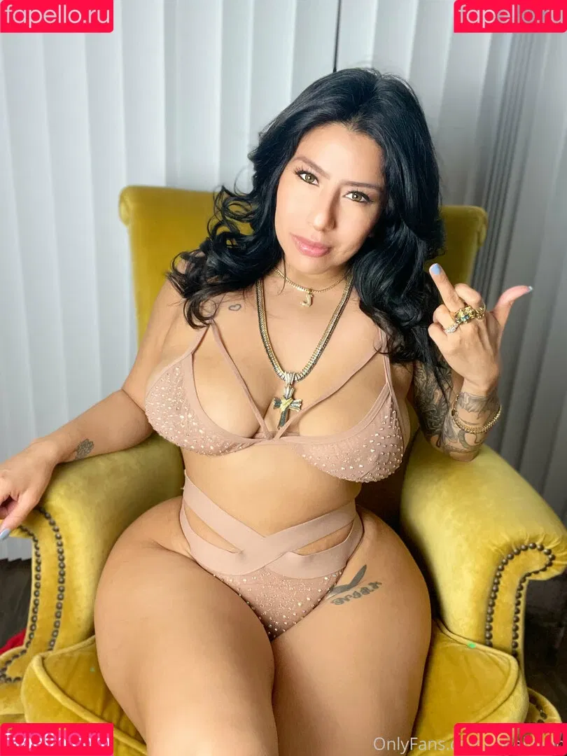 lovelyarin Onlyfans Photo Gallery 
