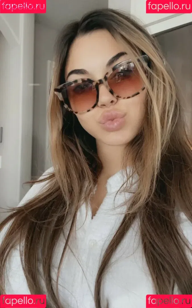 Steph Pappas Onlyfans Photo Gallery 