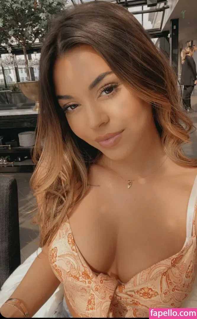 Steph Pappas Onlyfans Photo Gallery 