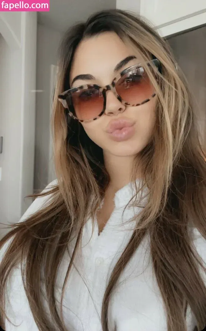 Steph Pappas Onlyfans Photo Gallery 