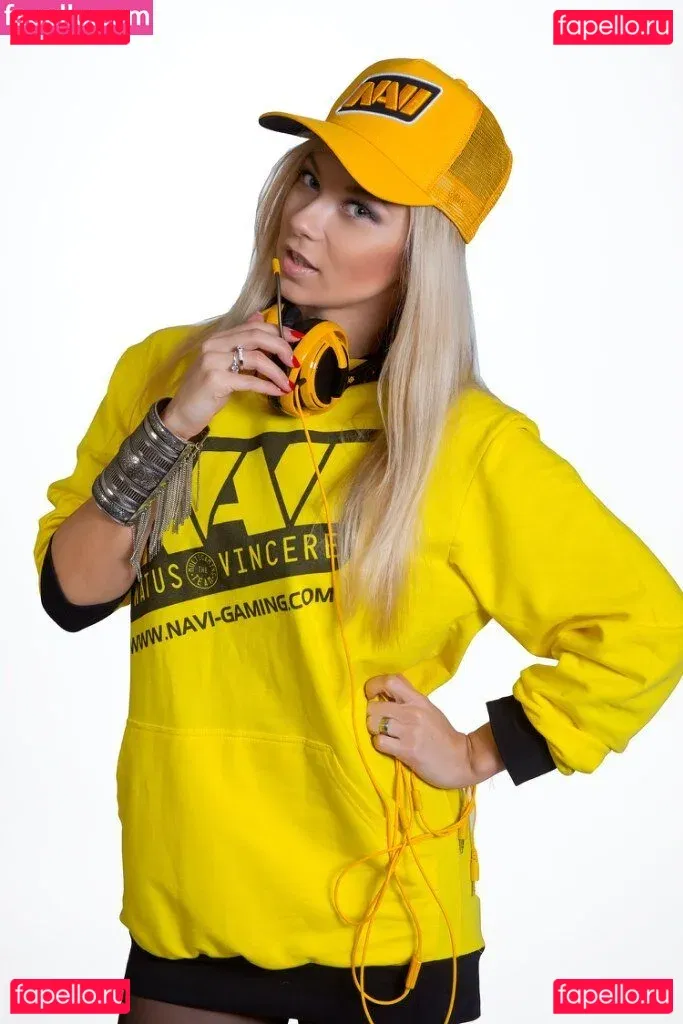 Polina Logunova Onlyfans Photo Gallery 