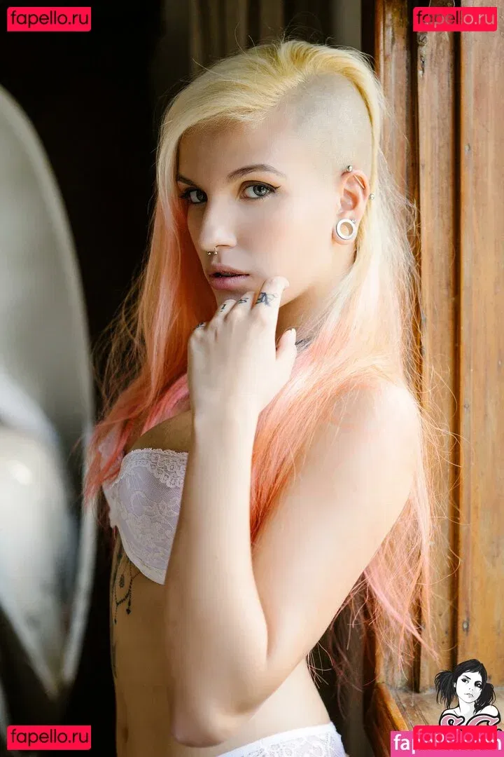 Qween Goddess Onlyfans Photo Gallery 