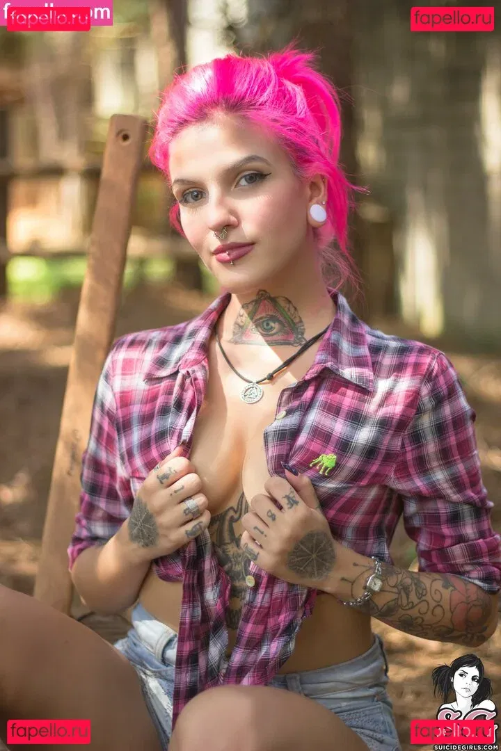 Qween Goddess Onlyfans Photo Gallery 