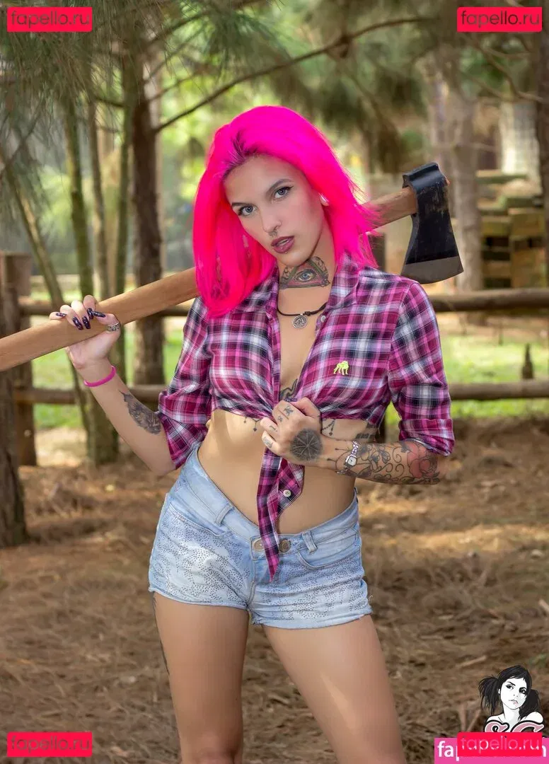 Qween Goddess Onlyfans Photo Gallery 