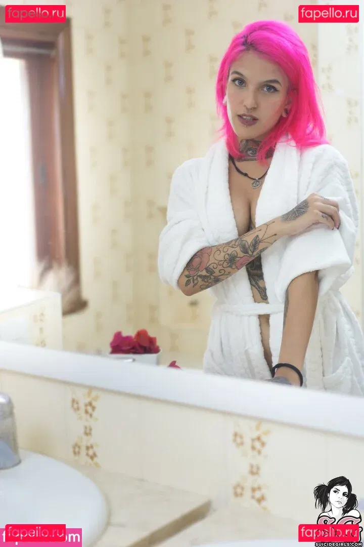 Qween Goddess Onlyfans Photo Gallery 