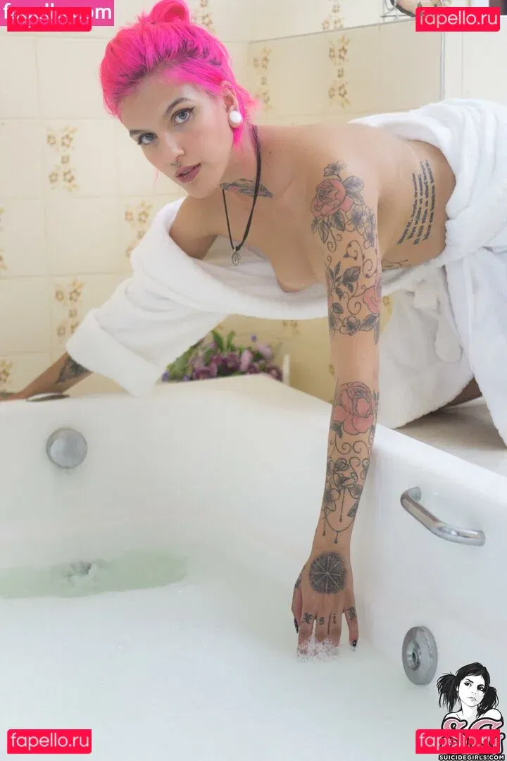 Qween Goddess Onlyfans Photo Gallery 