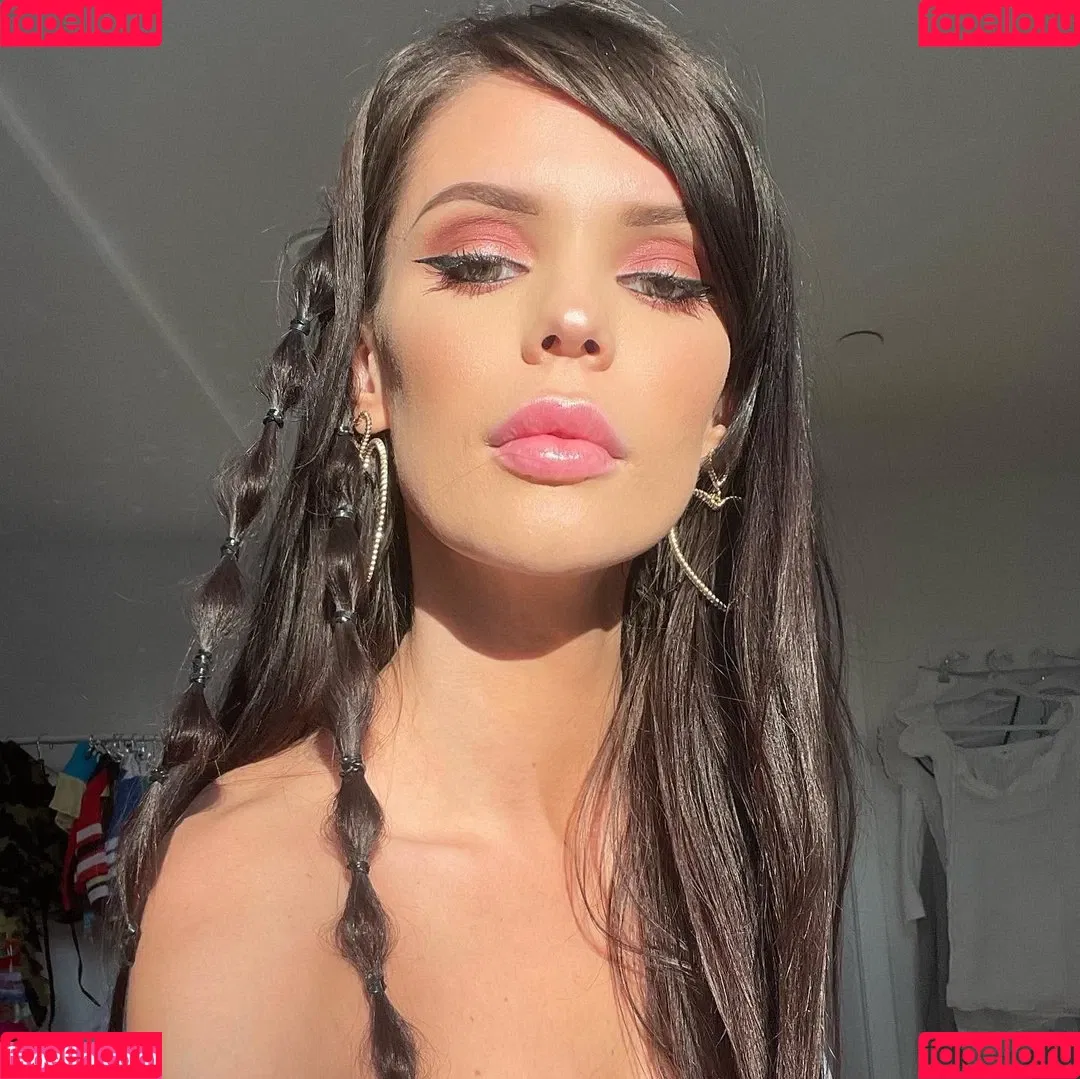 Sabrina Nellie Onlyfans Photo Gallery 