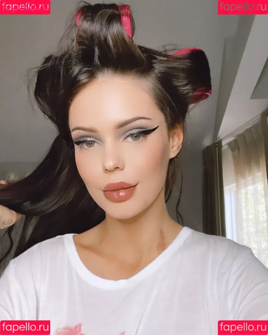 Sabrina Nellie Onlyfans Photo Gallery 