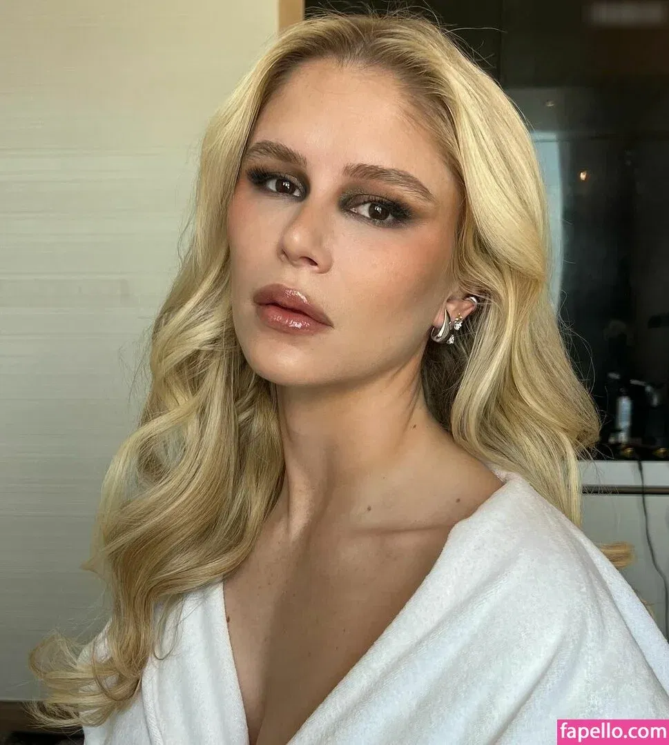 Erin Moriarty Onlyfans Photo Gallery 