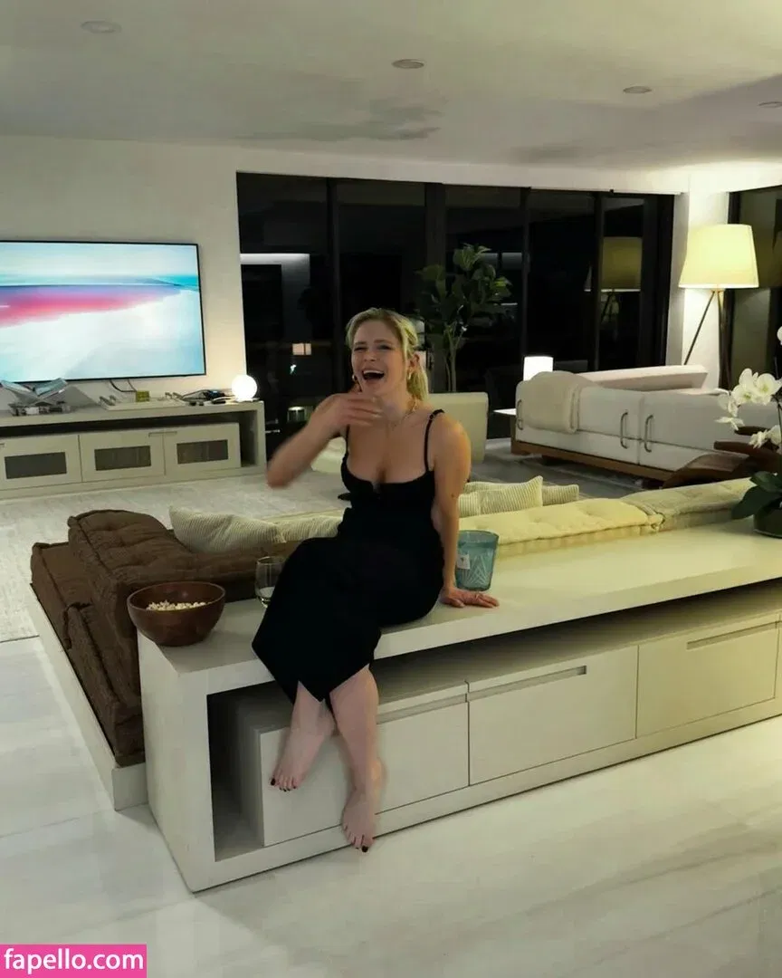 Erin Moriarty Onlyfans Photo Gallery 