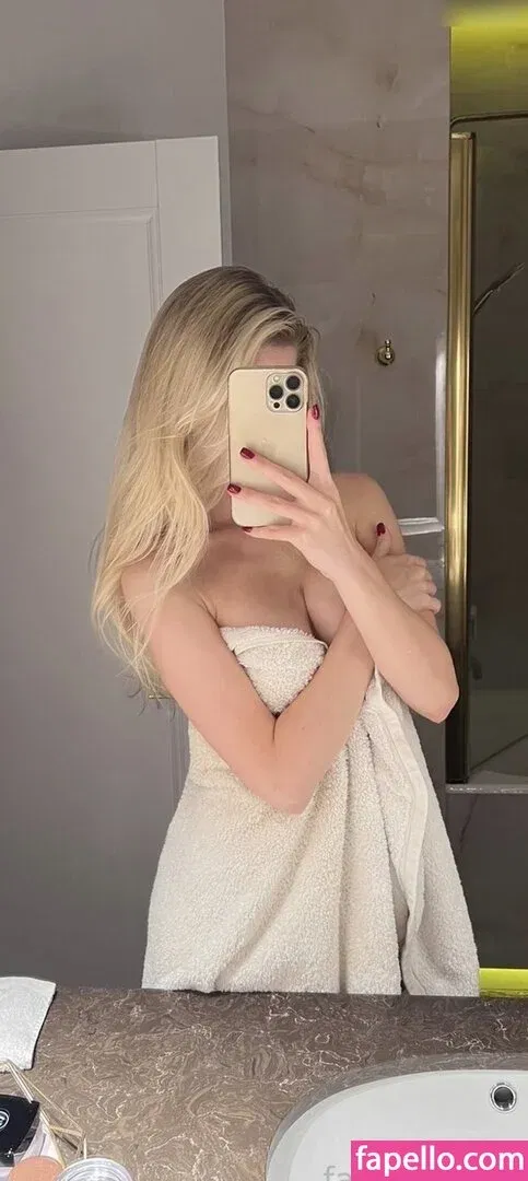 Krissone Onlyfans Photo Gallery 