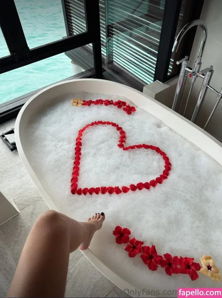 Krissone Onlyfans Photo Gallery 