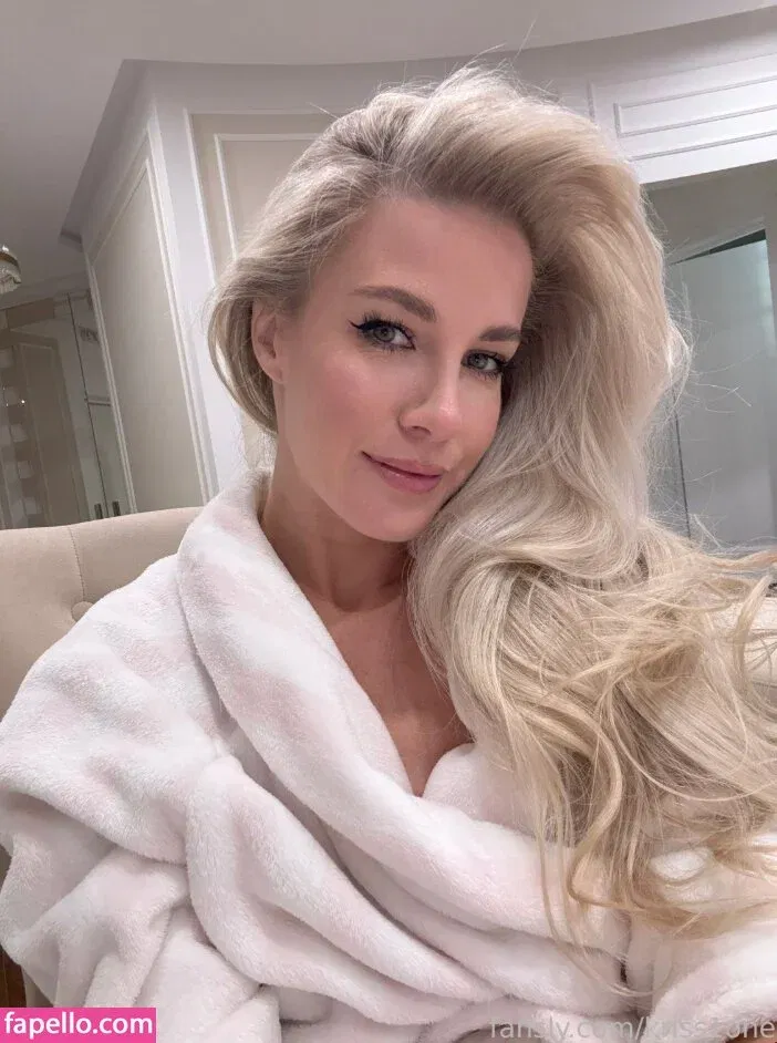 Krissone Onlyfans Photo Gallery 