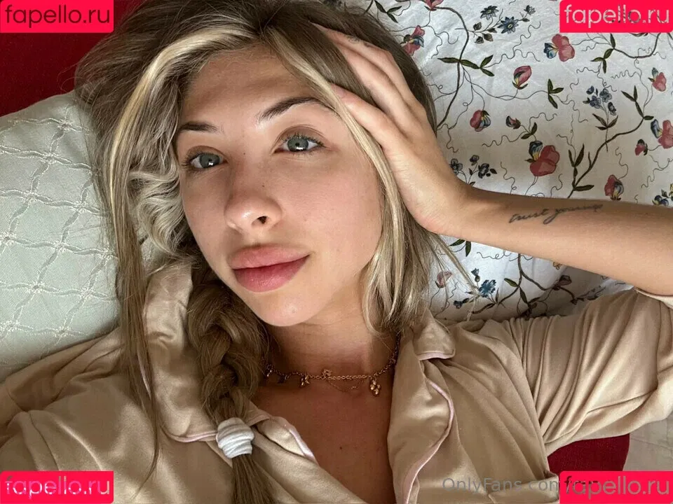 brat.t Onlyfans Photo Gallery 