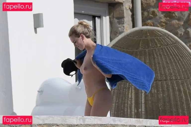 Perrie Edwards Onlyfans Photo Gallery 