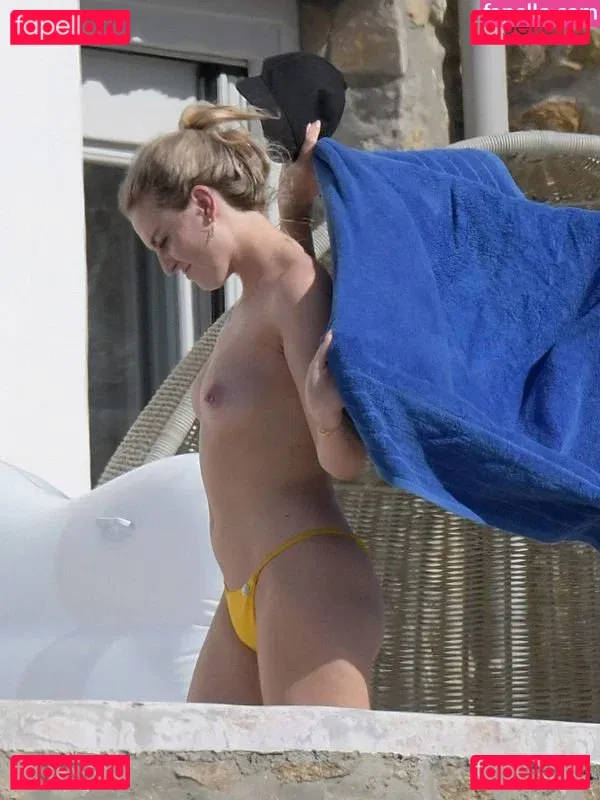 Perrie Edwards Onlyfans Photo Gallery 