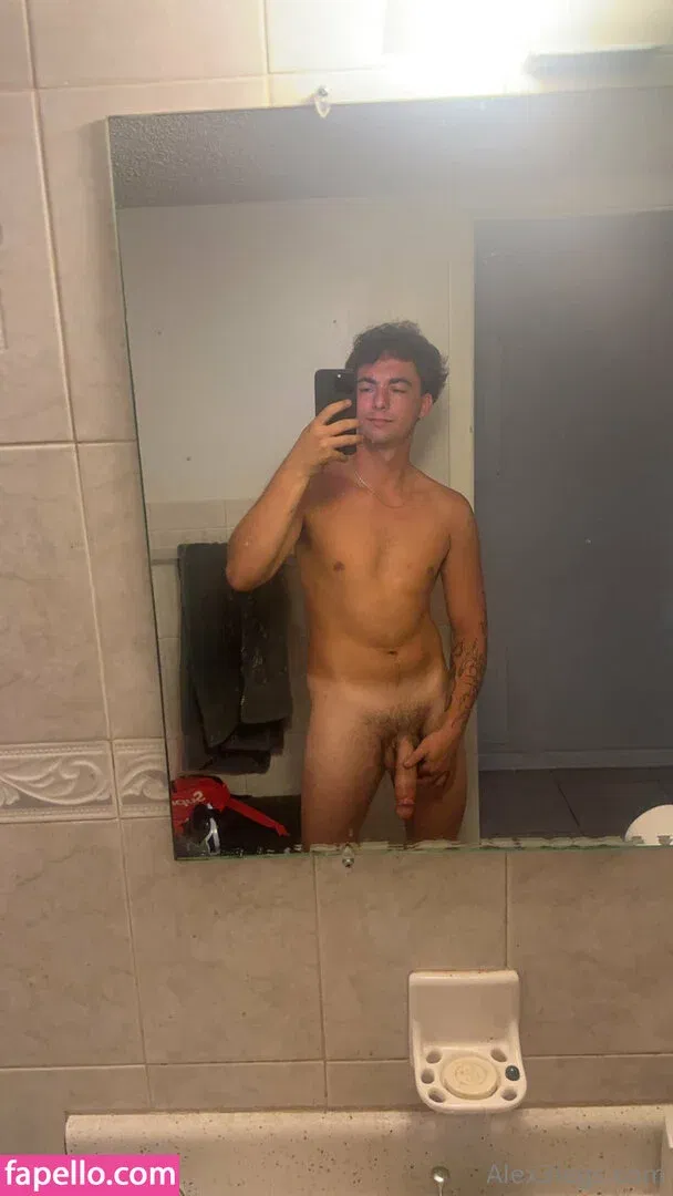 alex3legs Onlyfans Photo Gallery 