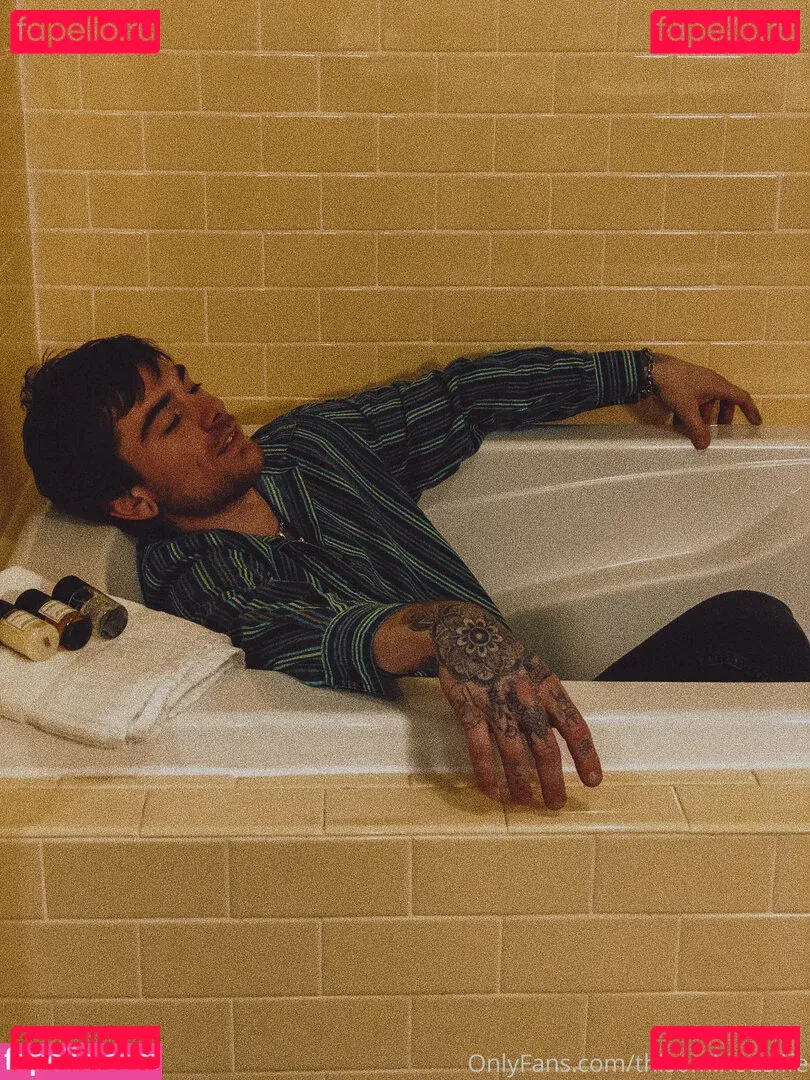 thisominouslife Onlyfans Photo Gallery 