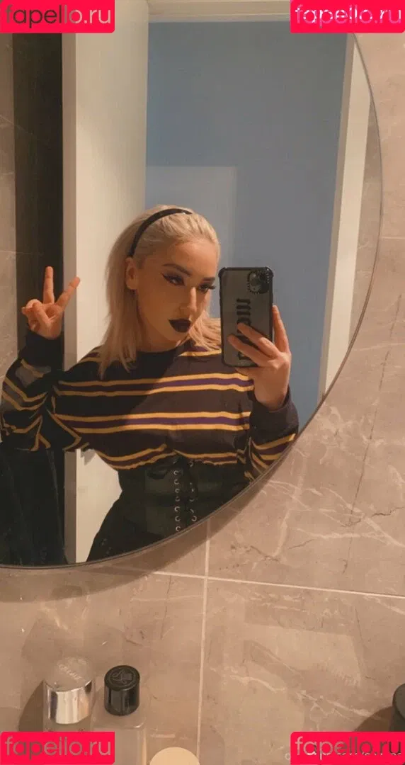 sawina Onlyfans Photo Gallery 