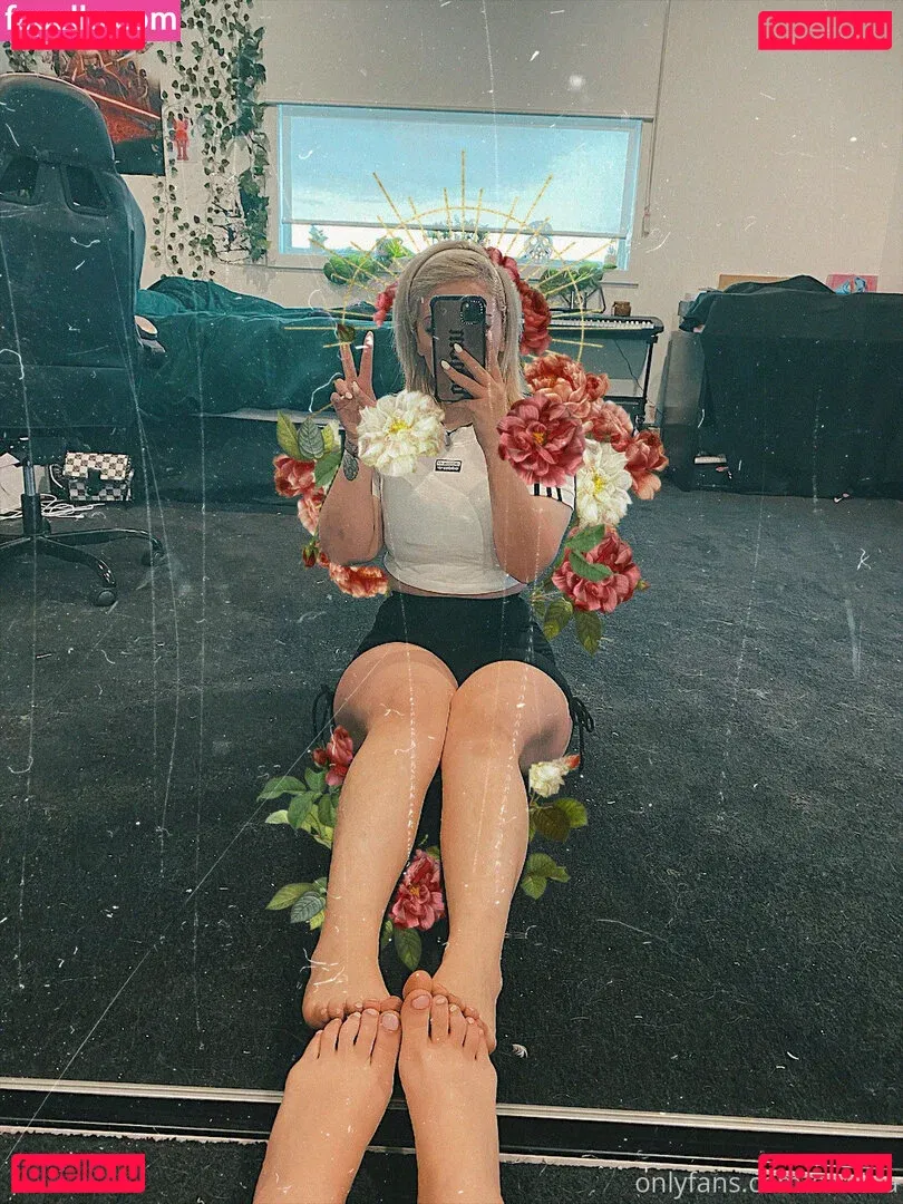 sawina Onlyfans Photo Gallery 