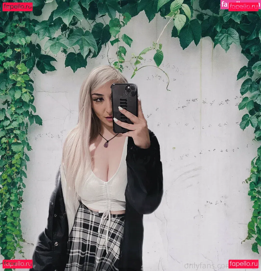 sawina Onlyfans Photo Gallery 