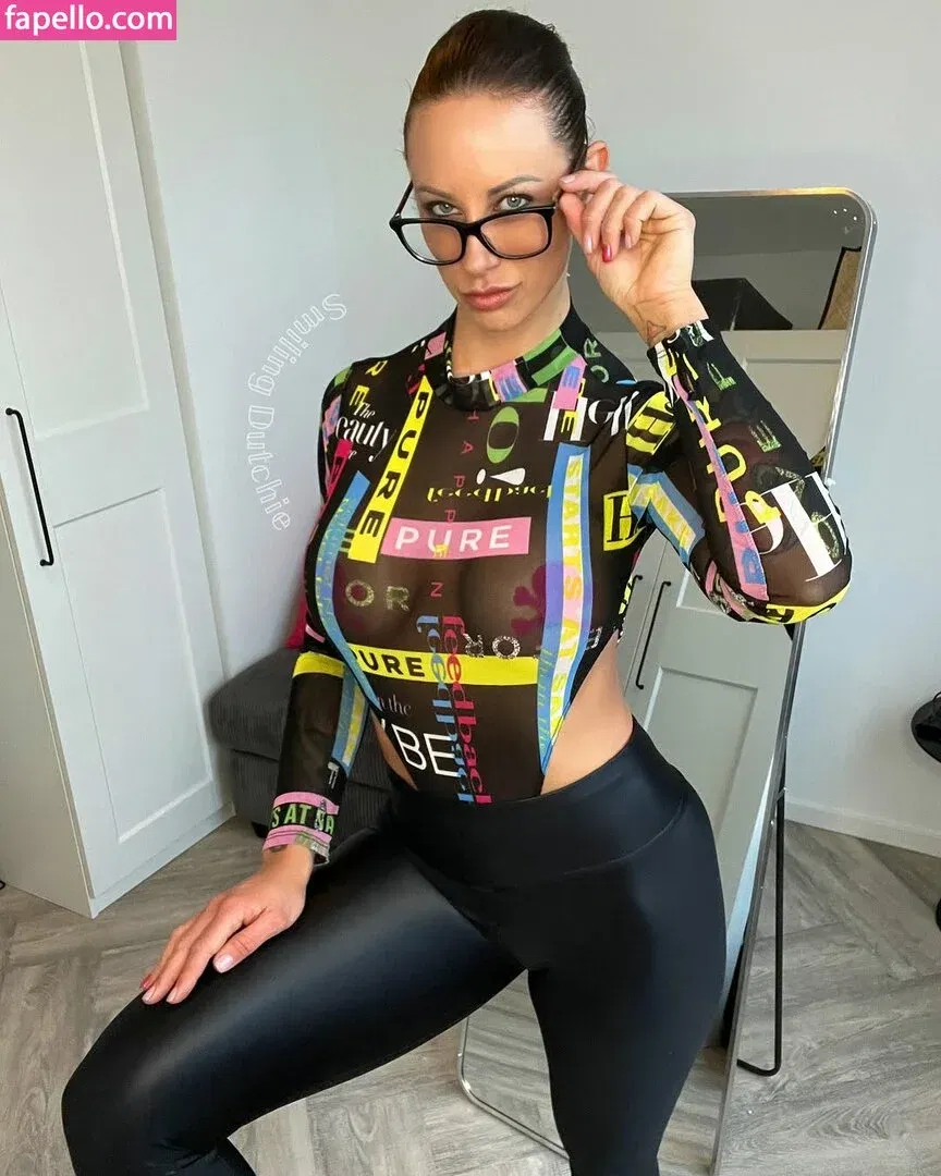 Smiling Dutchie Onlyfans Photo Gallery 