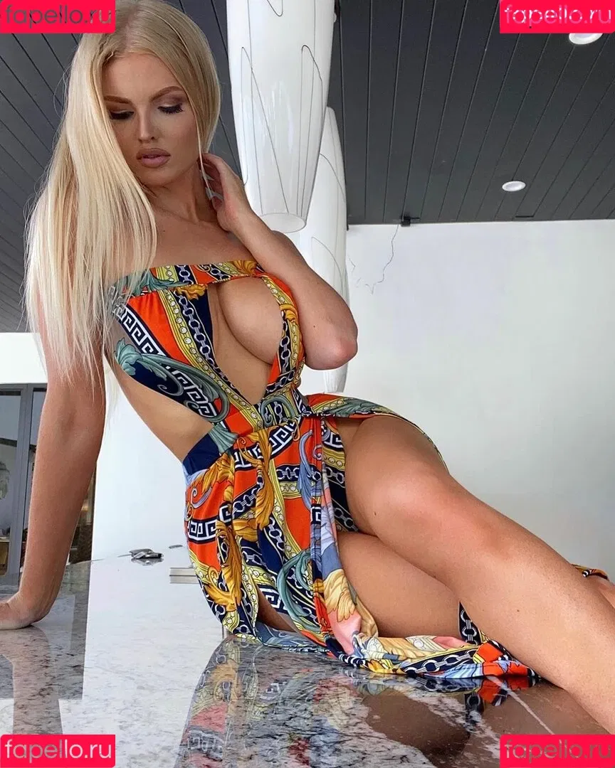 Zienna Sonne Onlyfans Photo Gallery 