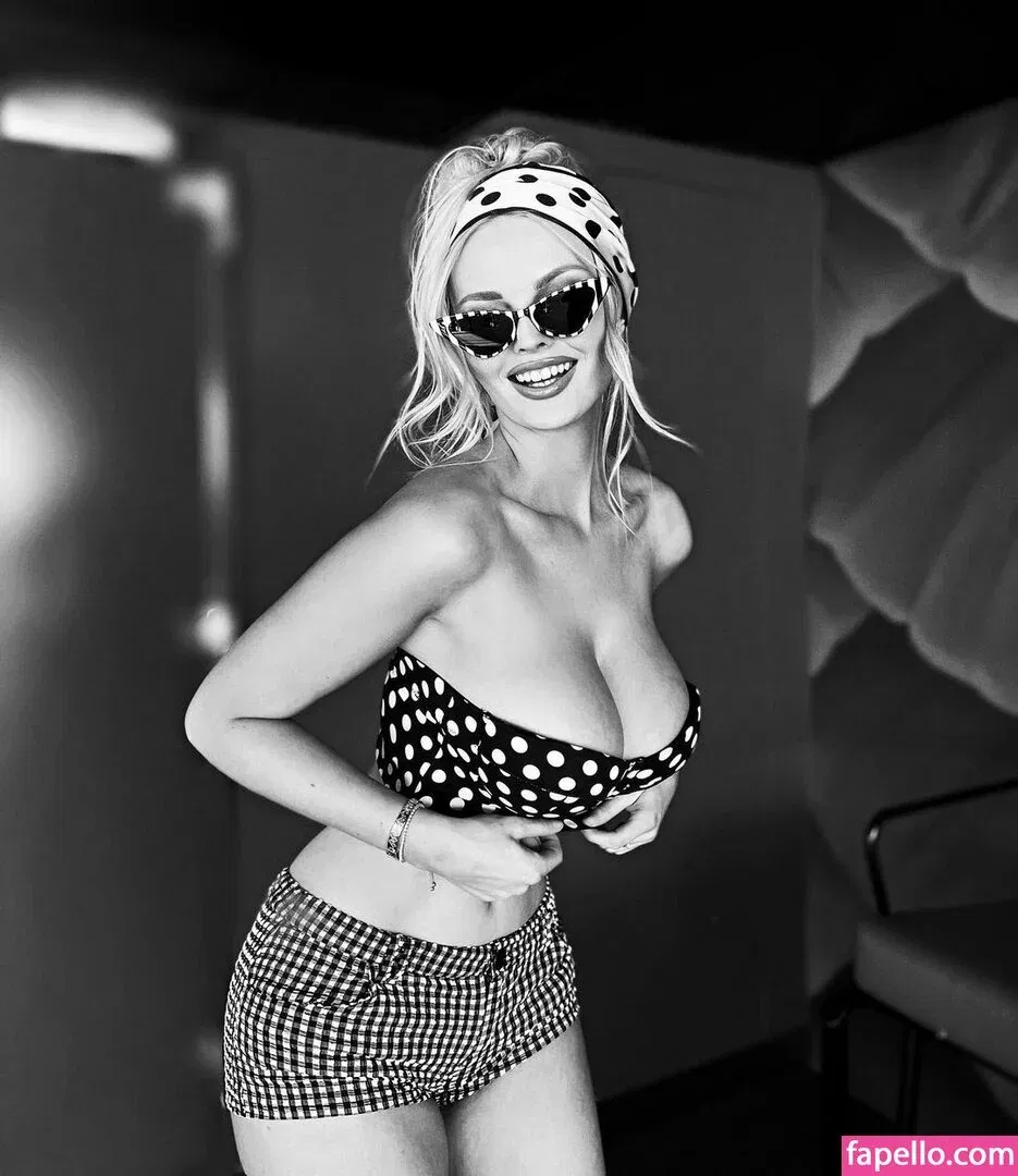 Zienna Sonne Onlyfans Photo Gallery 