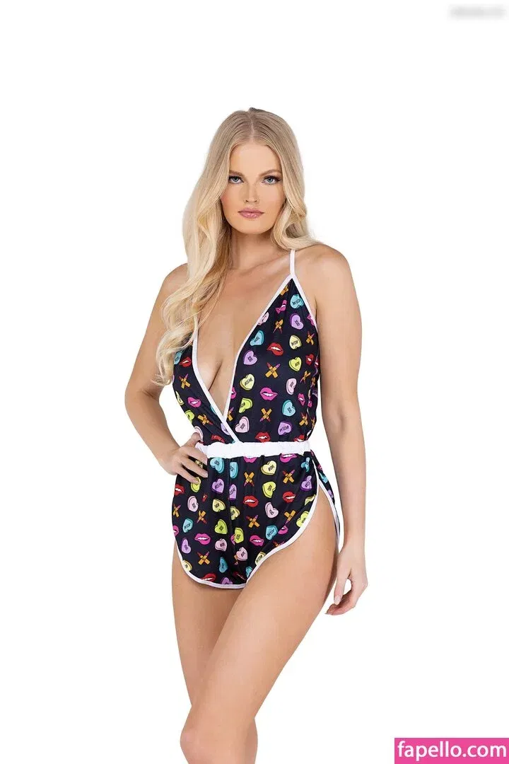 Zienna Sonne Onlyfans Photo Gallery 