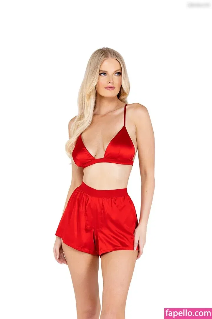 Zienna Sonne Onlyfans Photo Gallery 