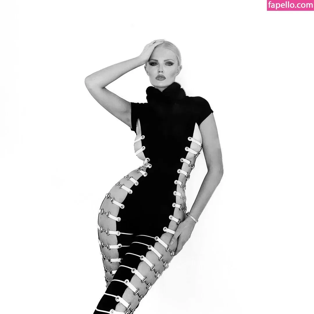 Zienna Sonne Onlyfans Photo Gallery 