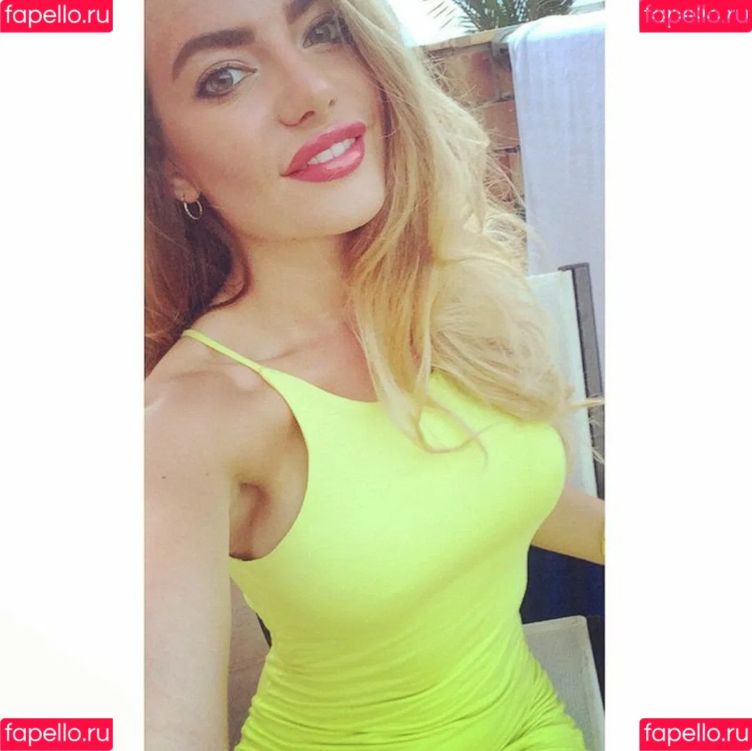 Megan Barton Hanson Onlyfans Photo Gallery 