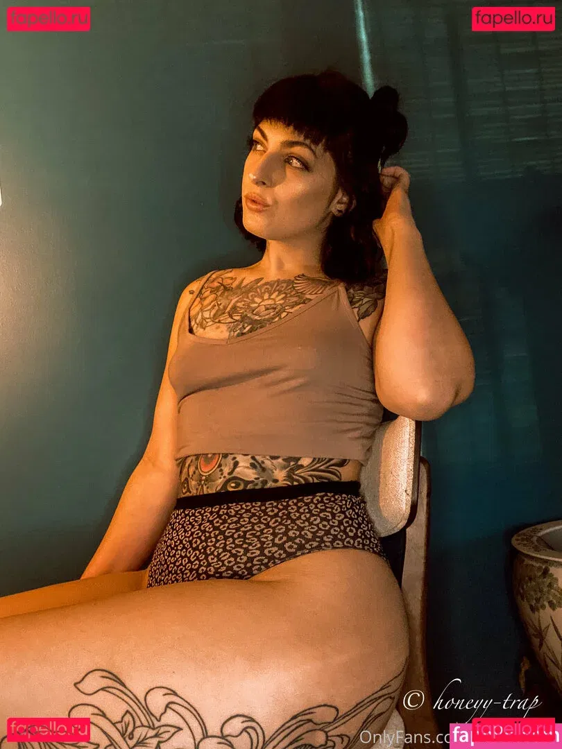 honey-trap Onlyfans Photo Gallery 