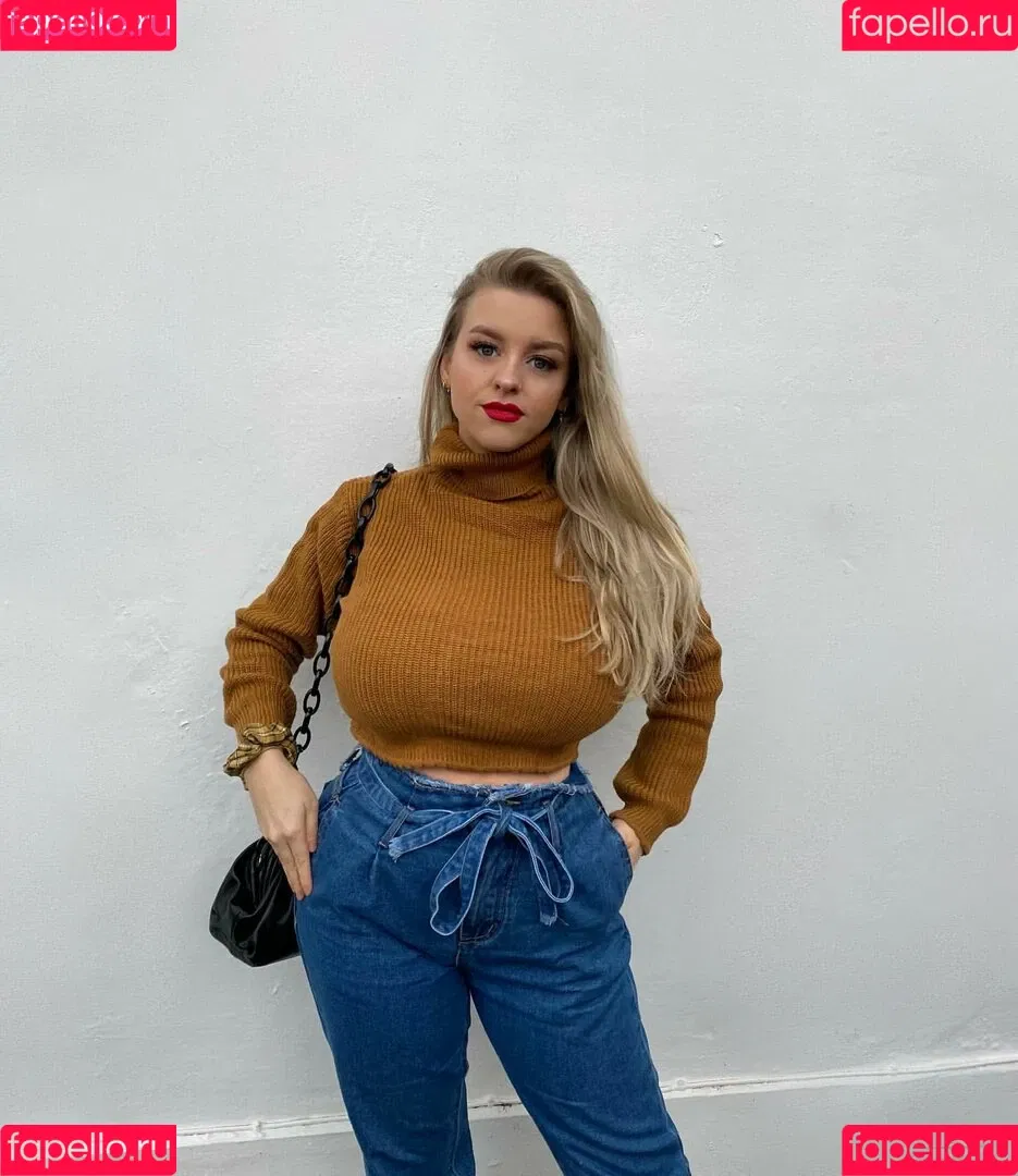 Amber R Brightman Onlyfans Photo Gallery 