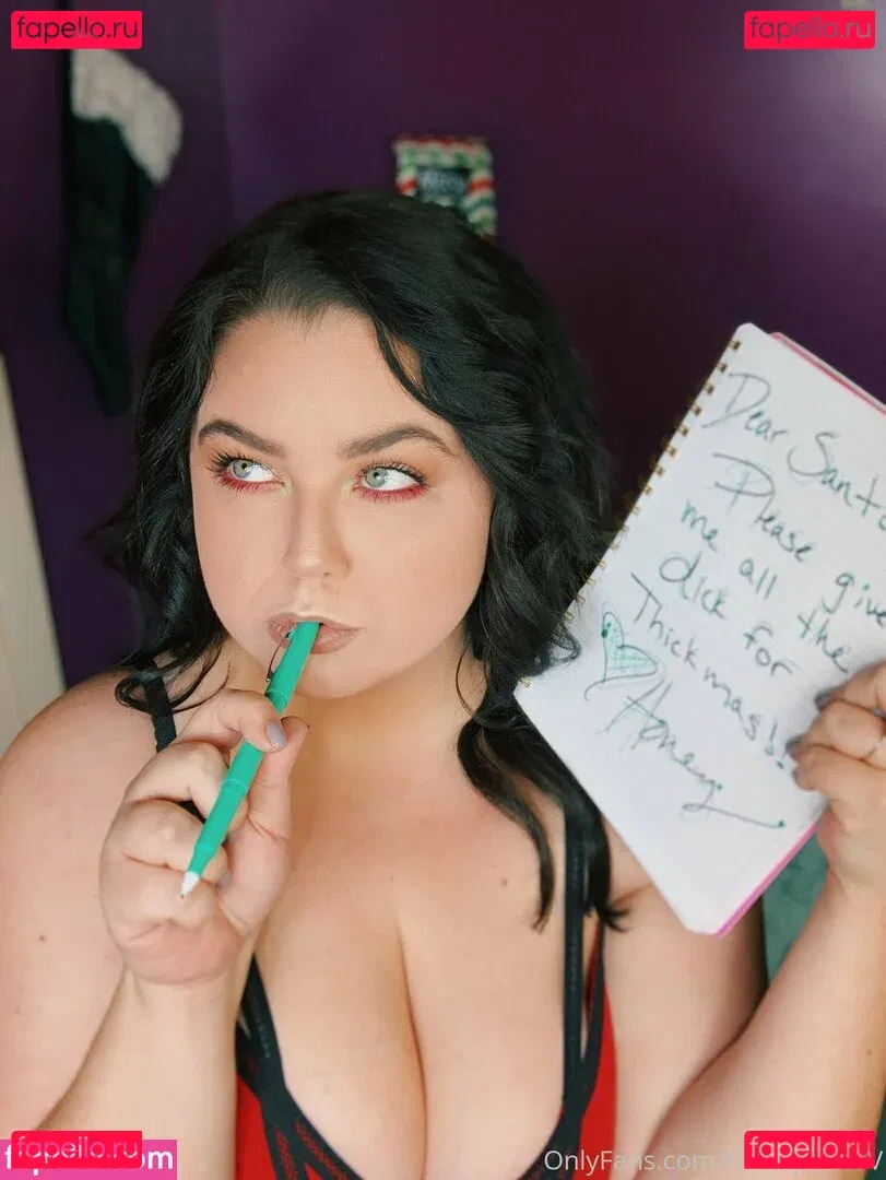 honeybuntv Onlyfans Photo Gallery 