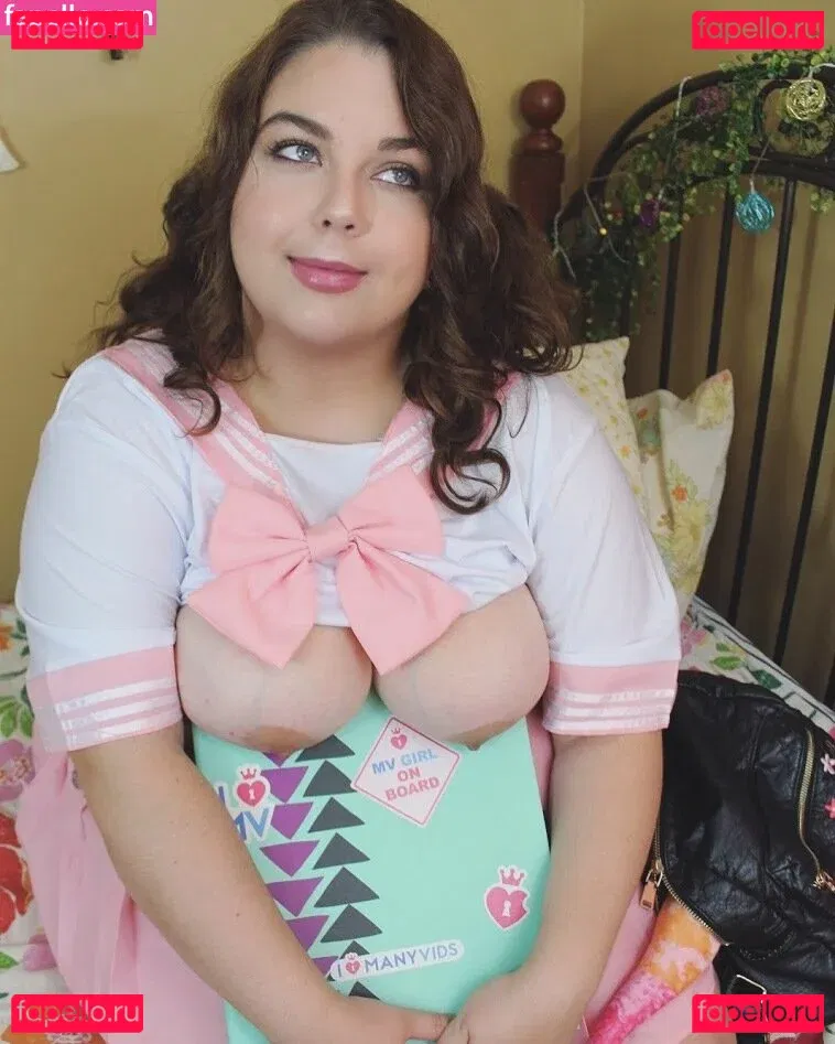 honeybuntv Onlyfans Photo Gallery 