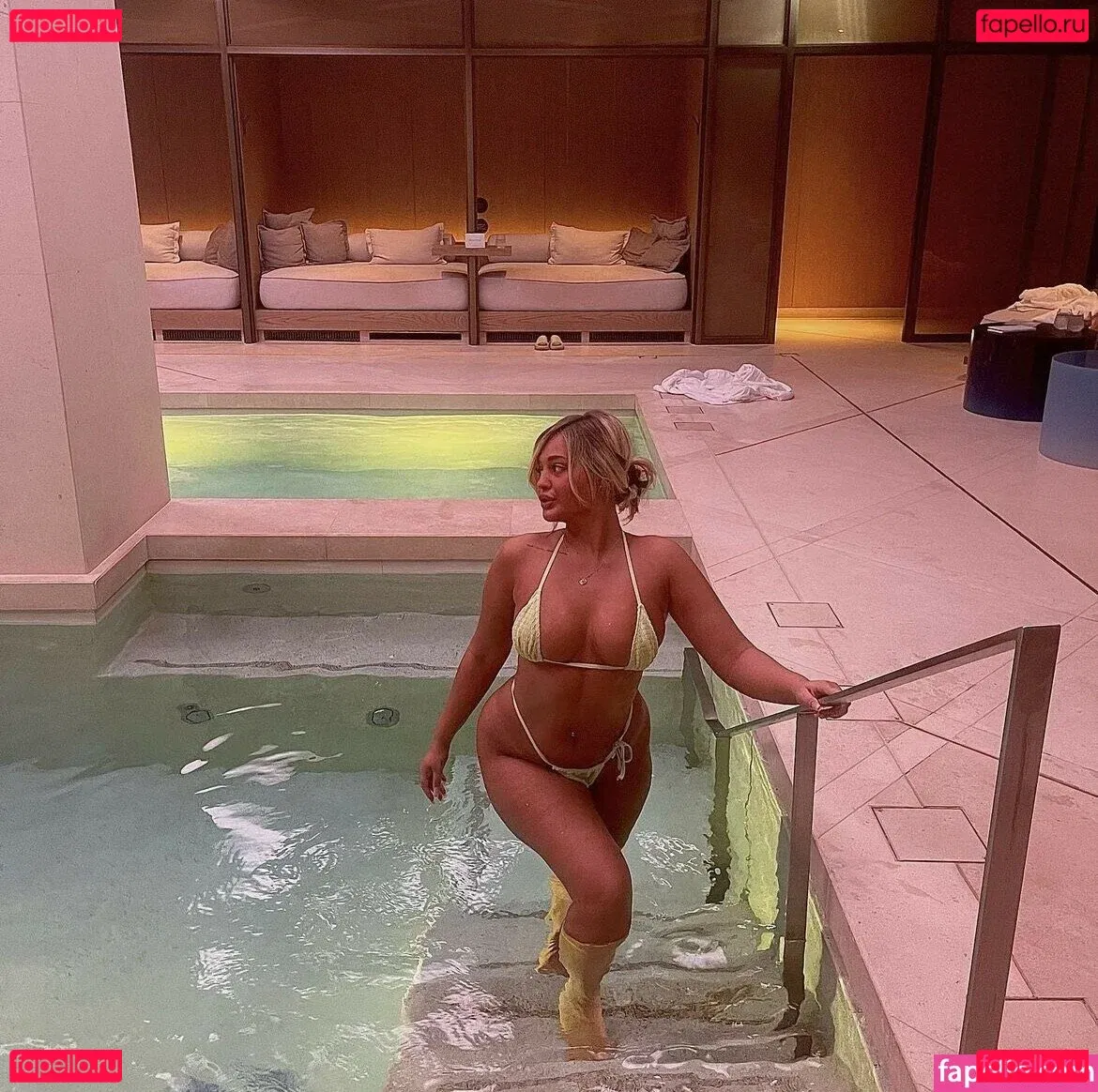 Rowena Violet Onlyfans Photo Gallery 