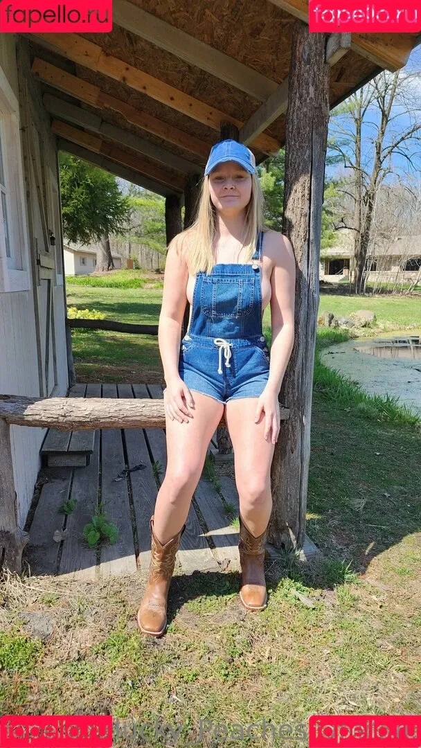 pluckypeaches Onlyfans Photo Gallery 