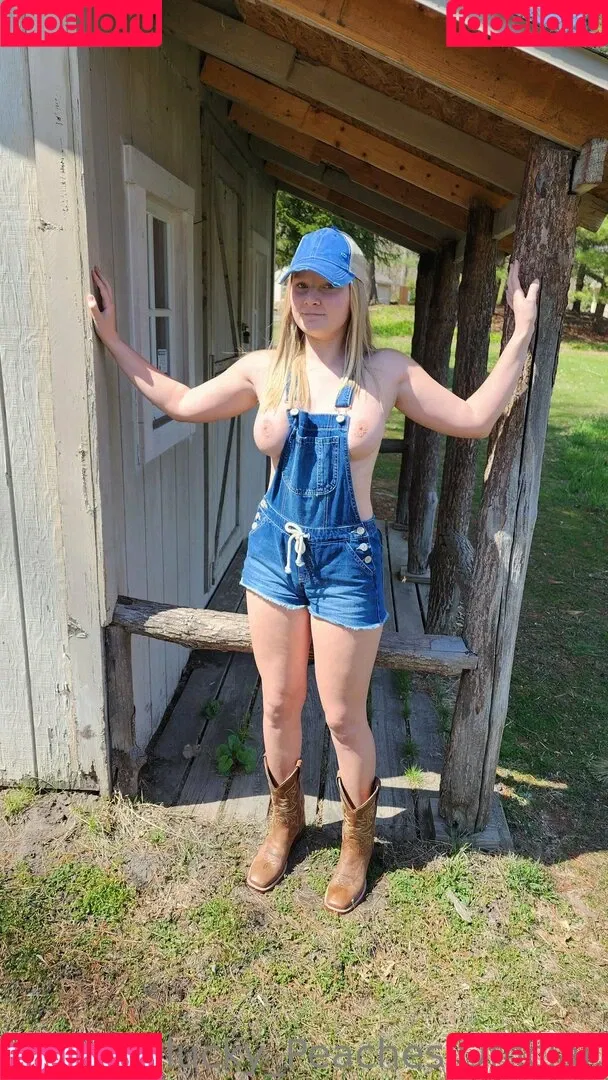 pluckypeaches Onlyfans Photo Gallery 