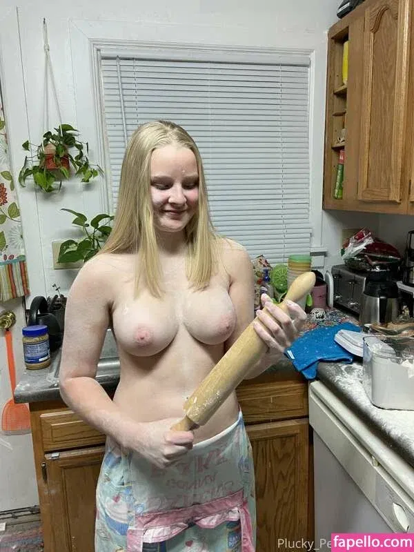 pluckypeaches Onlyfans Photo Gallery 