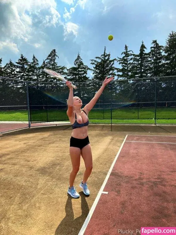 pluckypeaches Onlyfans Photo Gallery 