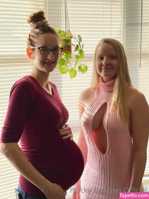 pluckypeaches Onlyfans Photo Gallery 