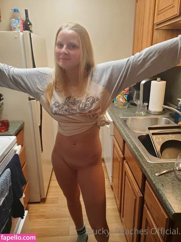 pluckypeaches Onlyfans Photo Gallery 
